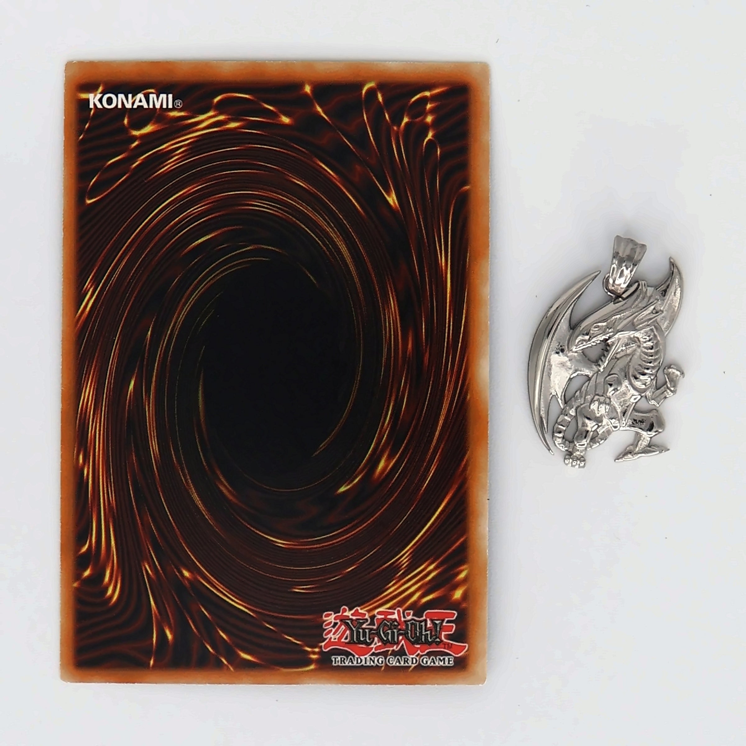 Yu-Gi-Oh!™ Blue-Eyes White Dragon Set 1 - Necklace & Card - photo 2